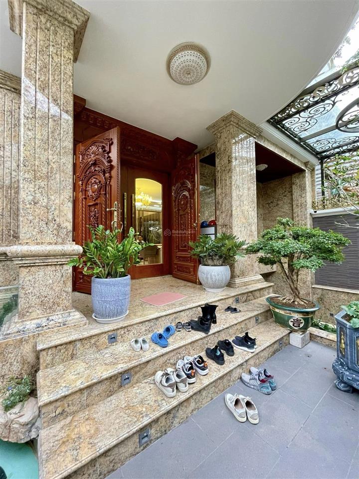 Biệt thự hồng tiến bồ đề  sổ đỏ 128m2 6tầng thang máy mt 11m chỉ 29tỷ đường thông