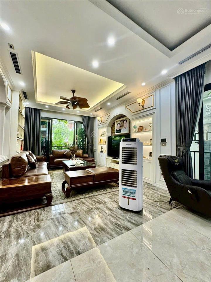 Phân lô bàn cờ khu vip ngọc thụy long biên  90m 5tầng thang máy gara 7chỗ  chỉ 22 tỷ ạ