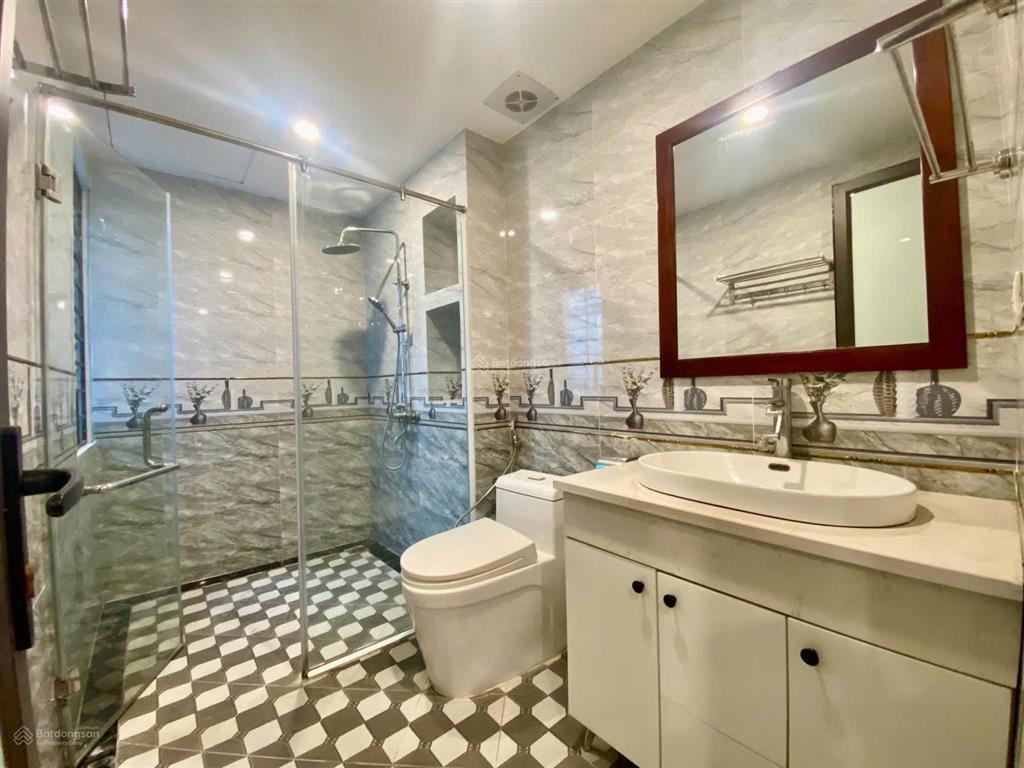 Chính chủ bán nhà 9 ngõ 101 phố trạm  gara 2 ôtô, kinh doanh 60m 7tầng thang máy.