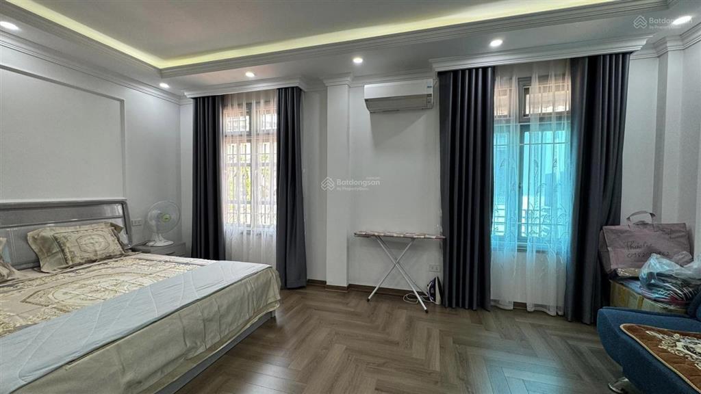 Biệt thự sân vườn phố bồ đề thông hồng tiến  rộng 136m 6tầng thang máy  sân đỗ ôtô  chỉ 32,9 tỷ