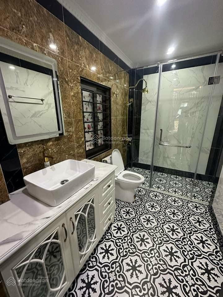 Biệt thự sân vườn phố bồ đề thông hồng tiến  rộng 136m 6tầng thang máy  sân đỗ ôtô  chỉ 32,9 tỷ