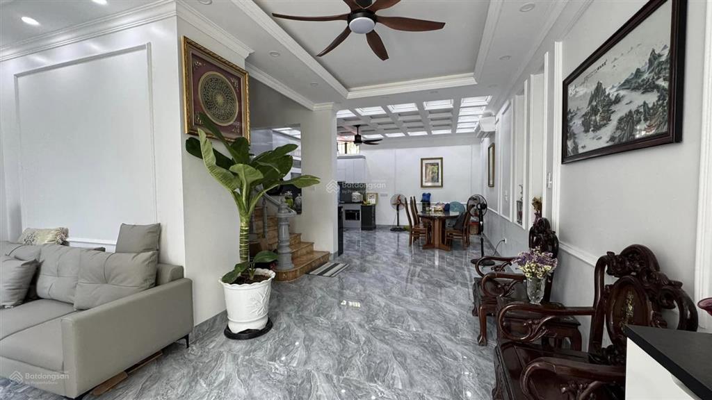 Biệt thự sân vườn phố bồ đề thông hồng tiến  rộng 136m 6tầng thang máy  sân đỗ ôtô  chỉ 32,9 tỷ