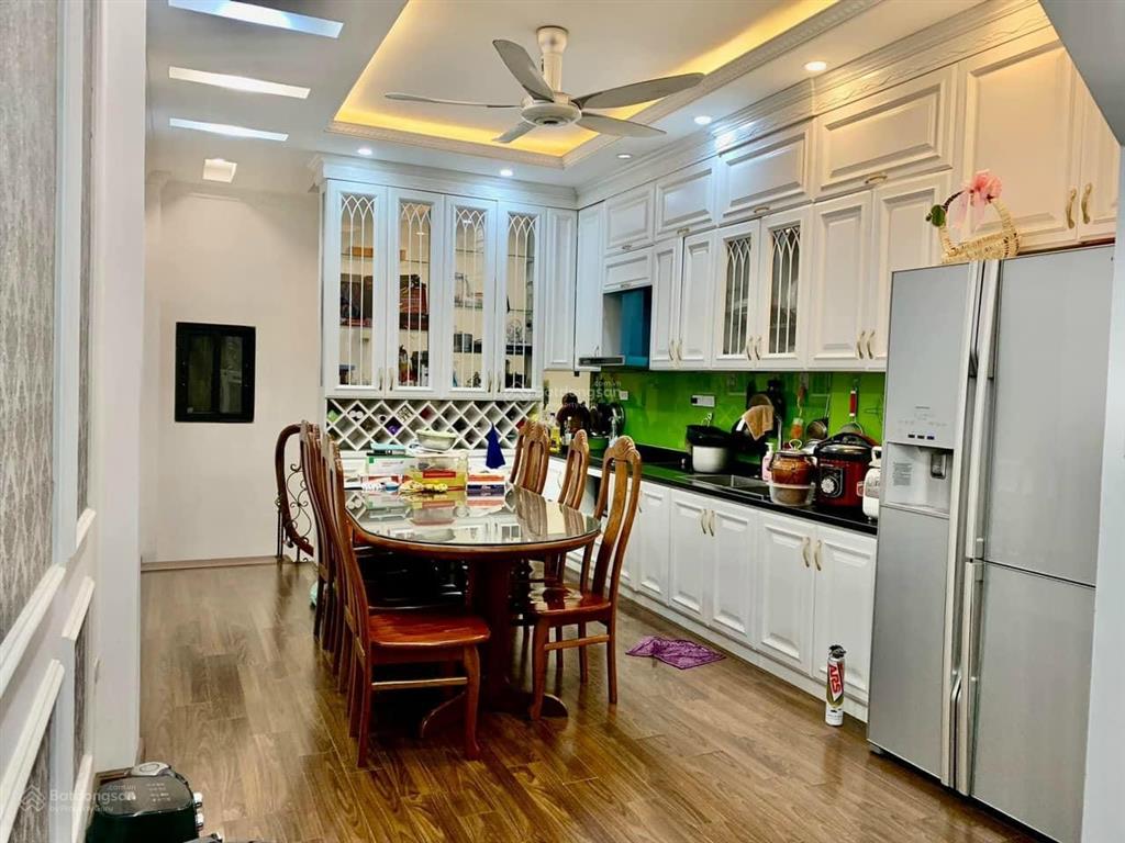 Nhà phố việt hưng ô tô tận nhà  diện tích 54m 5 tầng ngõ thông  chỉ 11,7 tỷ