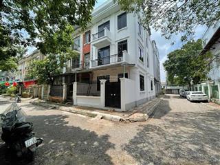 Lô góc liền kề phường việt hưng  90m 4tầng đường vỉa hè  giá chỉ hơn 18 tỷ.
