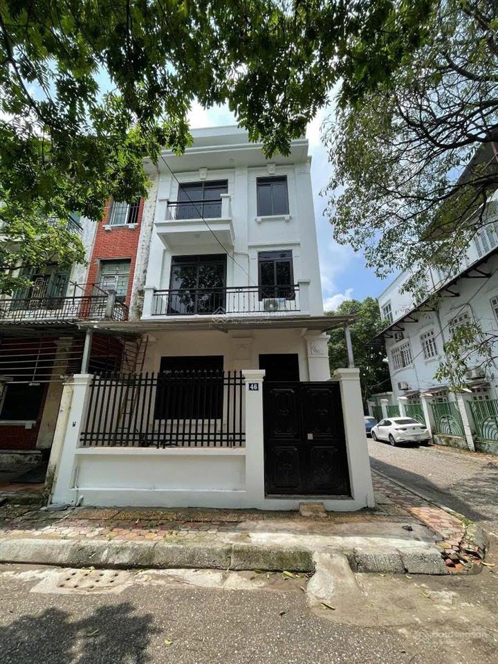 Lô góc liền kề phường việt hưng  90m 4tầng đường vỉa hè  giá chỉ hơn 18 tỷ.