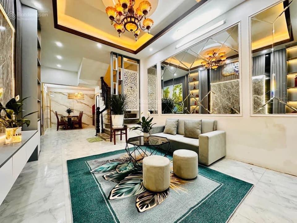 Nhà mới tại bát khối aeon 32m 5tầng chỉ hơn 6 tỷ  chỉ 5m ra ô tô tránh.