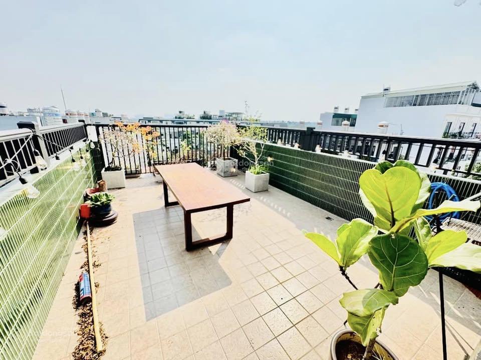 Nhà phố ngọc lâm 80m 6tầng lô góc ôtô tránh  chào chưa đến 17 tỷ.