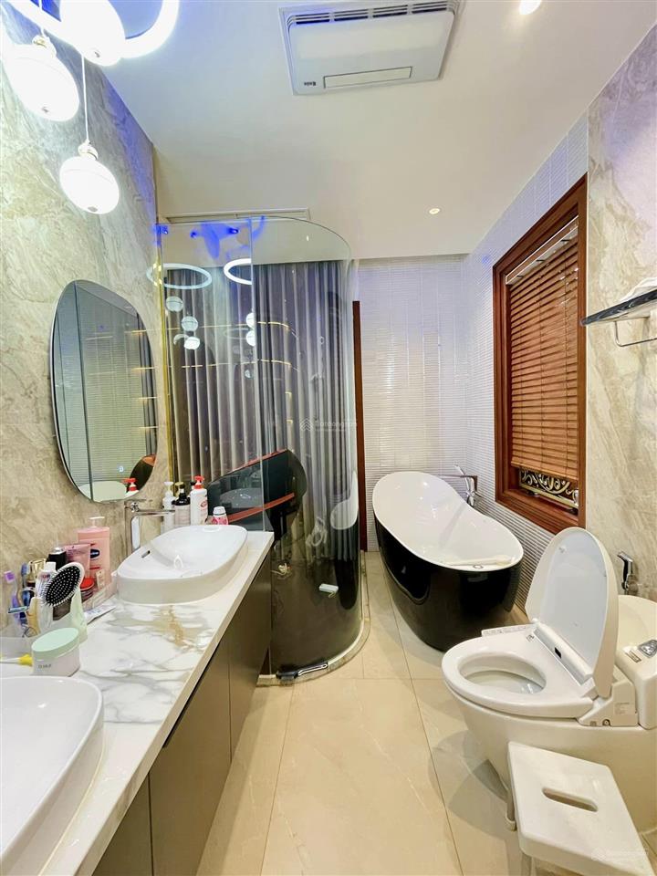 Bán nhà đẹp khu bình minh 93 đức giang  80m 5 tầng hoàn thiện siêu đẹp