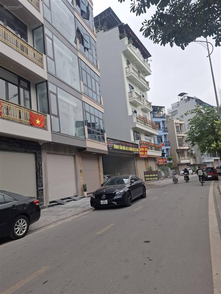Mặt phố ô cách phường việt hưng  65m lô góc kinh doanh 5 tầng không quy hoạch.