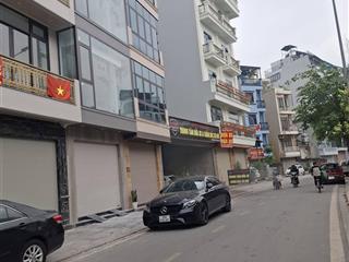 Mặt phố ô cách phường việt hưng  lô góc ôtô tránh kinh doanh 5 tầng giá rẻ.