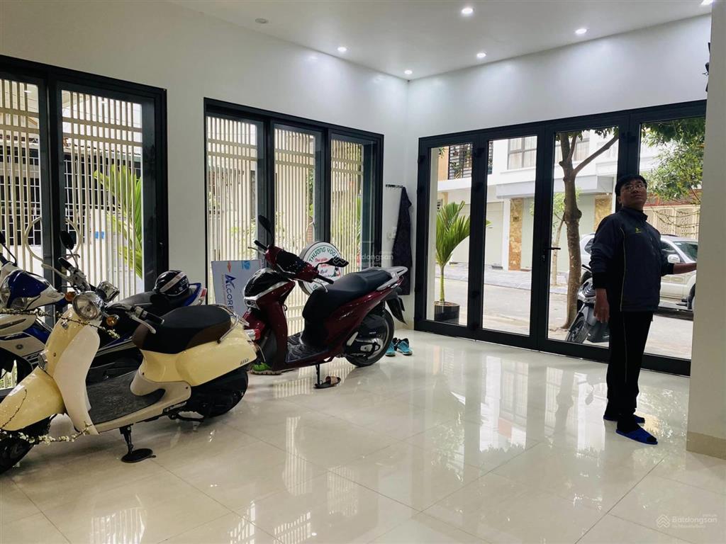Mặt phố việt hưng kinh doanh đỉnh  65m 5 tầng mt 6m lô góc  18 tỷ
