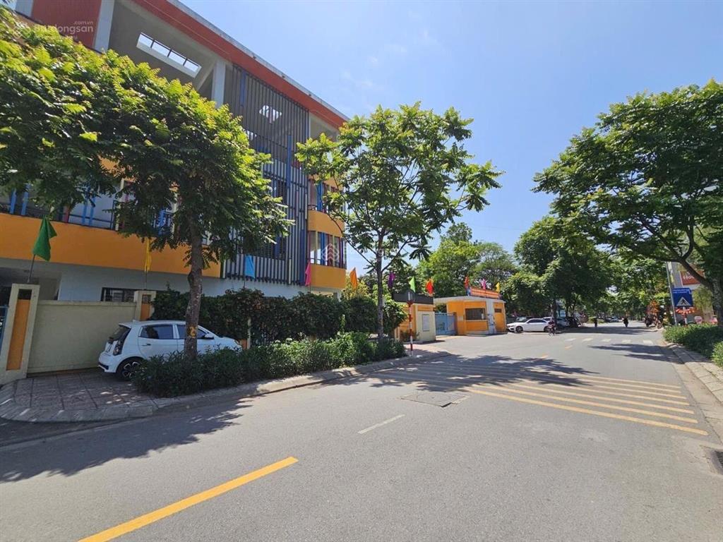 Nhà mới 6 tầng thang máy 50m tại việt hưng thanh am  chỉ chào hơn 9 tỷ.