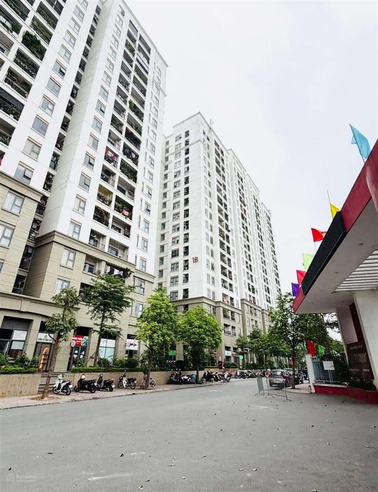Mặt phố gia quất  đối diện chung cư  kinh doanh sầm uất  sổ đỏ 90m giá tốt.