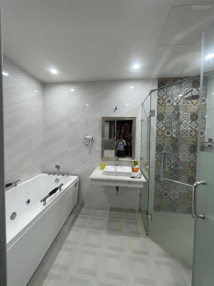 Cổ linh thạch bàn  6 tầng thang máy sổ 55m  ô tô vào nhà chỉ hơn 9 tỷ.