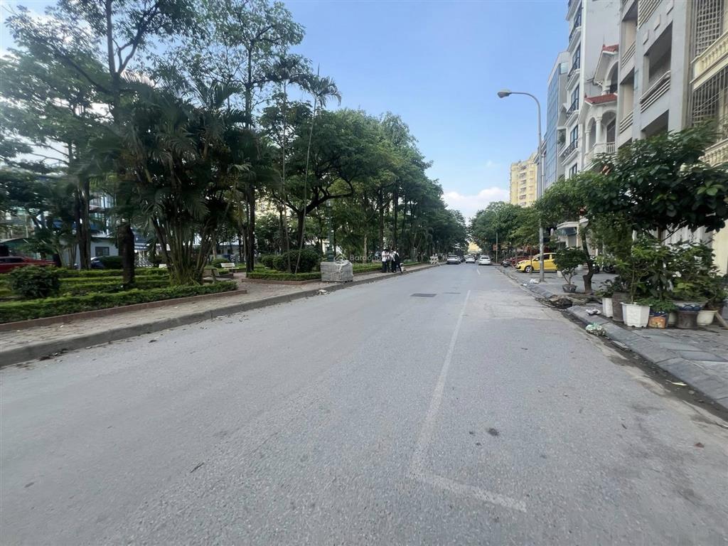 Tòa văn phòng phố cổ linh 100m 7 tầng 1 hầm  mặt tiền 7m chỉ 38 tỷ