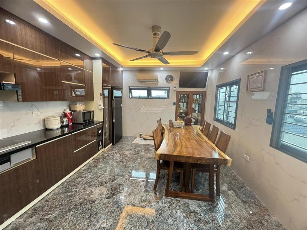 Giá ngộp cho anh em đầu tư  ngõ 268 ngọc thụy 80m 5 tầng thang máy  hơn 13 tỷ thôi