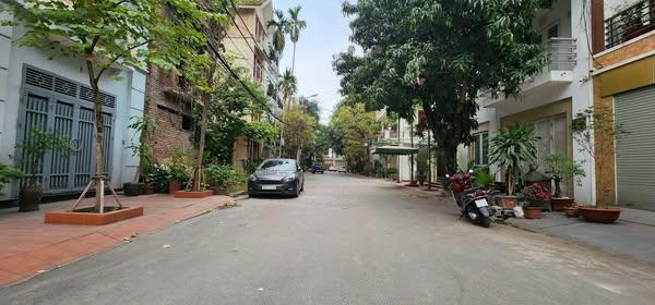 Giá ngộp cho anh em đầu tư  ngõ 268 ngọc thụy 80m 5 tầng thang máy  hơn 13 tỷ thôi
