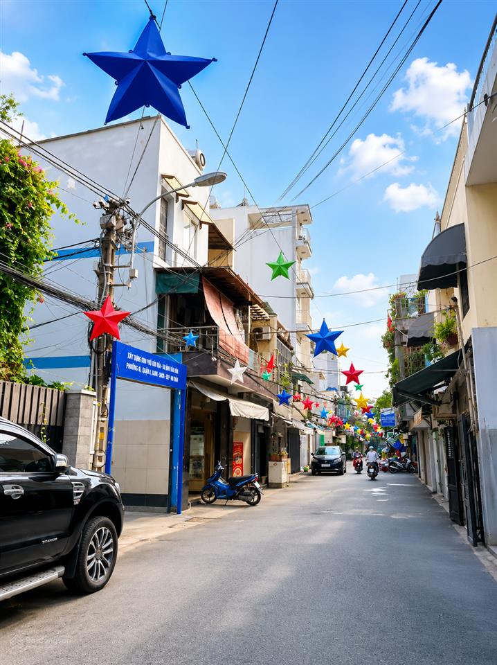 Q4 khu xóm đạo nhà đẹp 2 tầng 71m². ngang 4.2 m. hẻm 4m thông. chỉ 6.799 tỷ