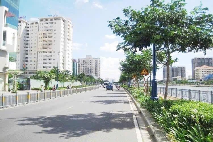 Q4 dt lớn 240m2 sổ. ngang 7.6 m. nhà cấp 4 phù hợp đầu tư xây chdv. kdc hiện hữu chỉ 15 tỷ