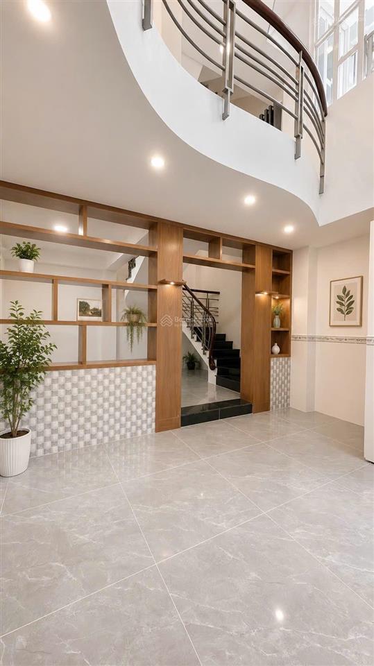 Nhà đẹp q4, 5 tầng btct, kdc dân trí cao không qh lộ giới. 4pn. giảm mạnh còn 4,649 tỷ, còn tl