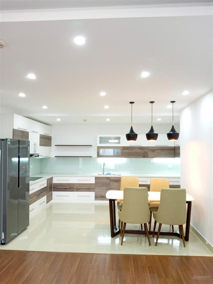 Chính chủ bán căn hộ rẻ nhất dự án. 135m2 tầng cao, 3pn2vs. full nội thất, cửa tn ban công đb.