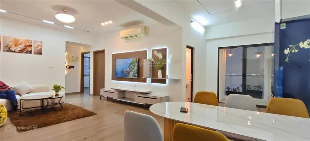 Chính chủ bán căn hộ rẻ nhất hà đông. 146m2. tầng cao. căn góc. full nội thất đẹp. 4pn  2vs