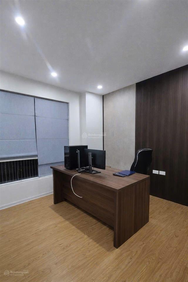 Chính chủ bán căn 4 ngủ 3 vs. 125m2 tầng trung, cửa đn bạn công tb. nội thất cơ bản. có slot ôtô.