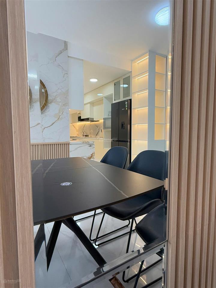 Cho thuê căn hộ dịch vụ 2pn 2wc diamond alnata celadon city, gần sân bay