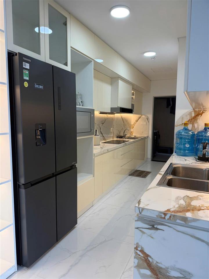 Cho thuê căn hộ dịch vụ 2pn 2wc diamond alnata celadon city, gần sân bay