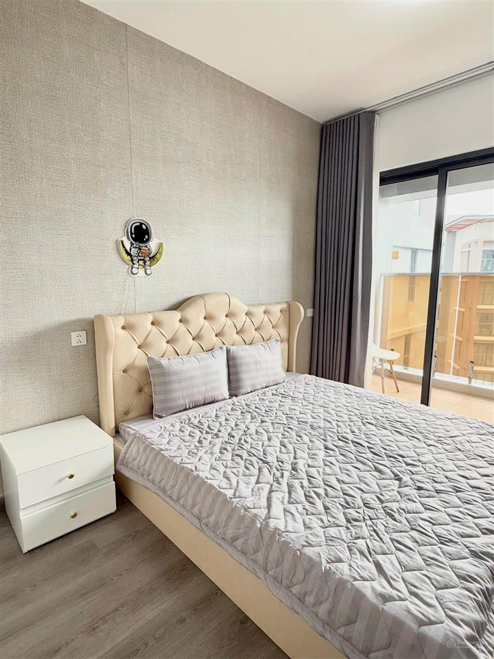 Cho thuê căn hộ dịch vụ 2pn 2wc diamond alnata celadon city, gần sân bay