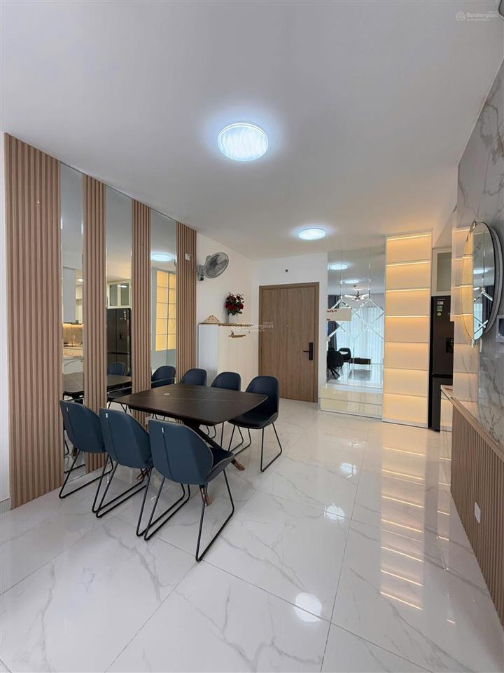Cho thuê căn hộ dịch vụ 2pn 2wc diamond alnata celadon city, gần sân bay