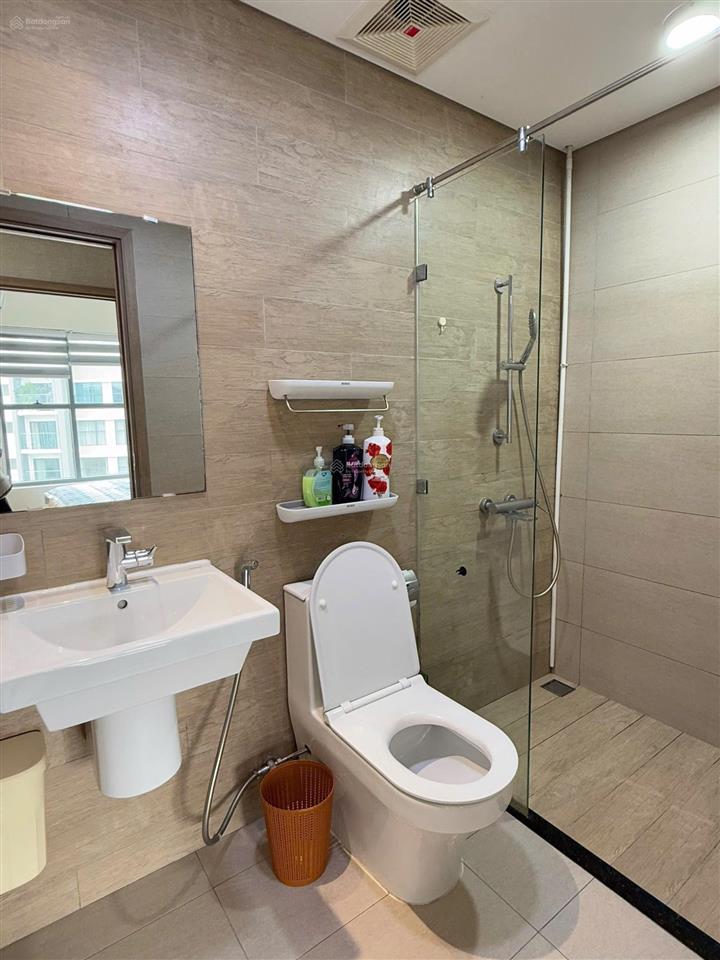 Cho thuê căn hộ dịch vụ 2pn 2wc diamond alnata celadon city, gần sân bay