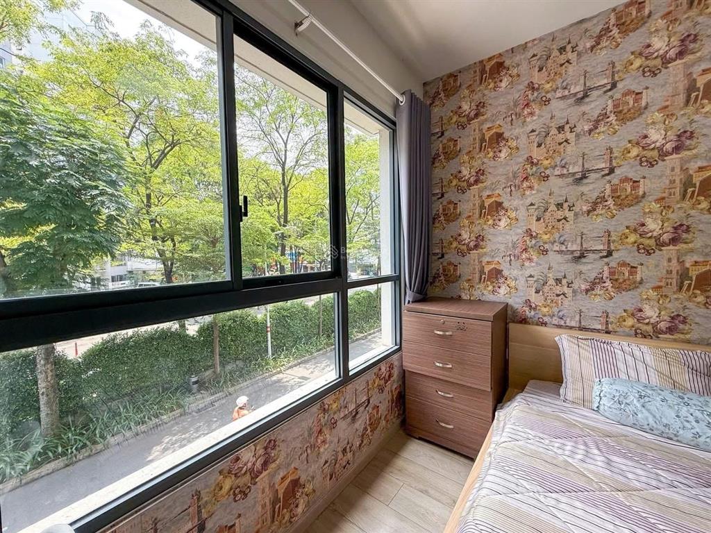 Căn hộ dịch vụ emerald  celadon city, gần sân bay tân sơn nhất, aeon mall tân phú