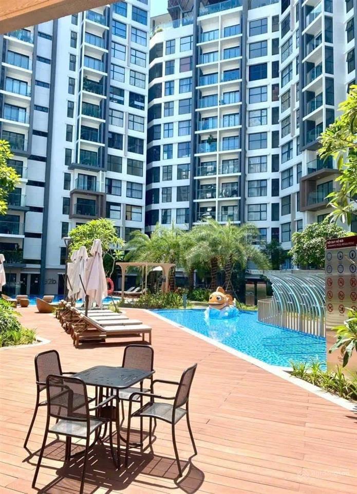 Căn hộ dịch vụ ngắn hạn, 03 phòng ngủ 2wc emerald celadon city, gần sân bay tsn