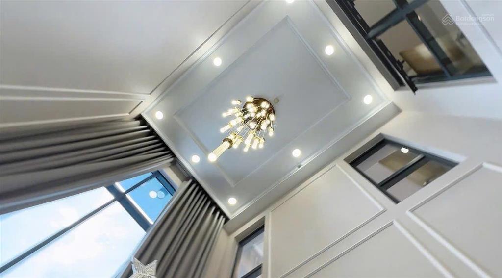 Căn hộ dịch vụ ngắn hạn, 03 phòng ngủ 2wc emerald celadon city, gần sân bay tsn