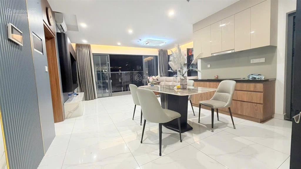 Cho thuê căn hộ dịch vụ 3pn 2wc 117m2 diamond alnata plus celadon city kèm ô xe hơi giá siêu tốt