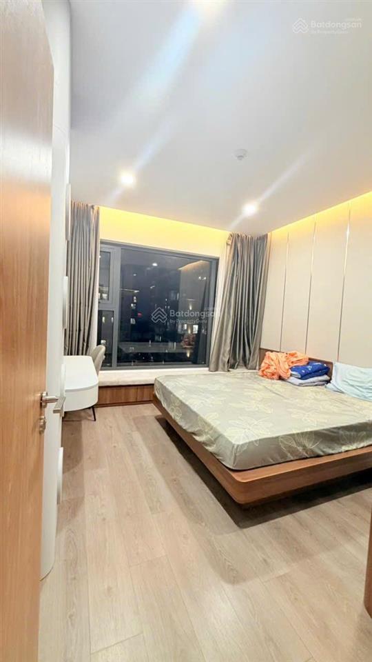 Cho thuê căn hộ dịch vụ 3pn 2wc 117m2 diamond alnata plus celadon city kèm ô xe hơi giá siêu tốt