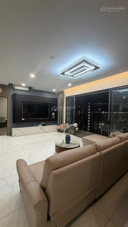 Cho thuê căn hộ dịch vụ 3pn 2wc 117m2 diamond alnata plus celadon city kèm ô xe hơi giá siêu tốt