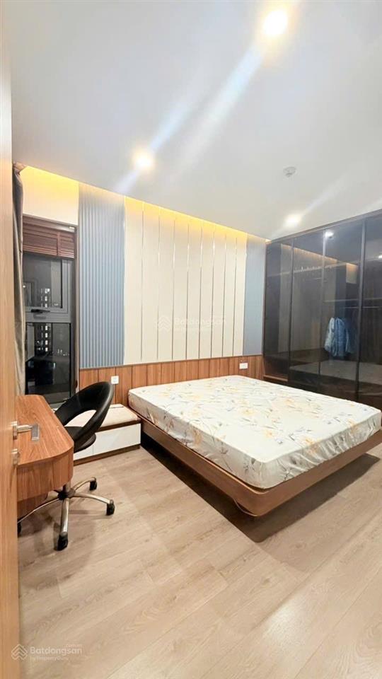 Cho thuê căn hộ dịch vụ 3pn 2wc 117m2 diamond alnata plus celadon city kèm ô xe hơi giá siêu tốt