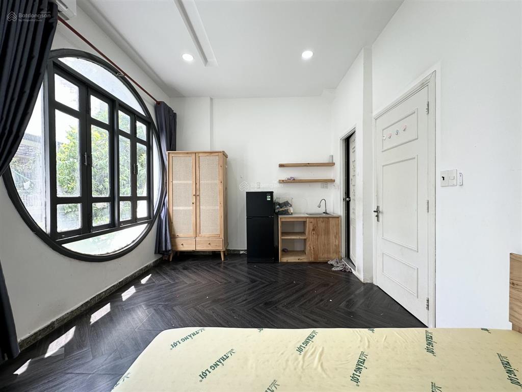 Cho thuê căn hộ bancol/cửa sổ| gần bờ kè trường sa, có view cây xanh, cho nuôi pet, hẻm xe hơi