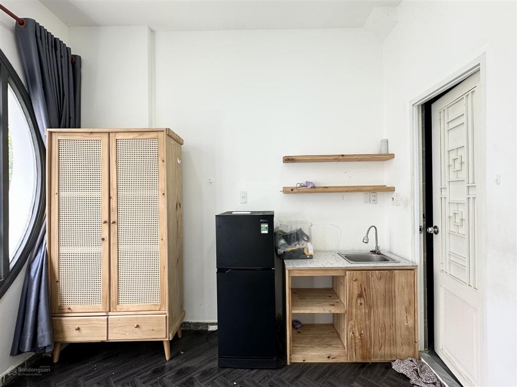 Cho thuê căn hộ bancol/cửa sổ| gần bờ kè trường sa, có view cây xanh, cho nuôi pet, hẻm xe hơi