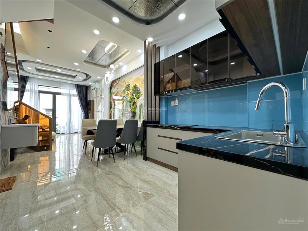 Đường khuông việt 66m2(4,3 x 16.5) gần đầm sen, thuận tiện qua q10, 3pn, 4wc, xe hơi đổ cửa full nt