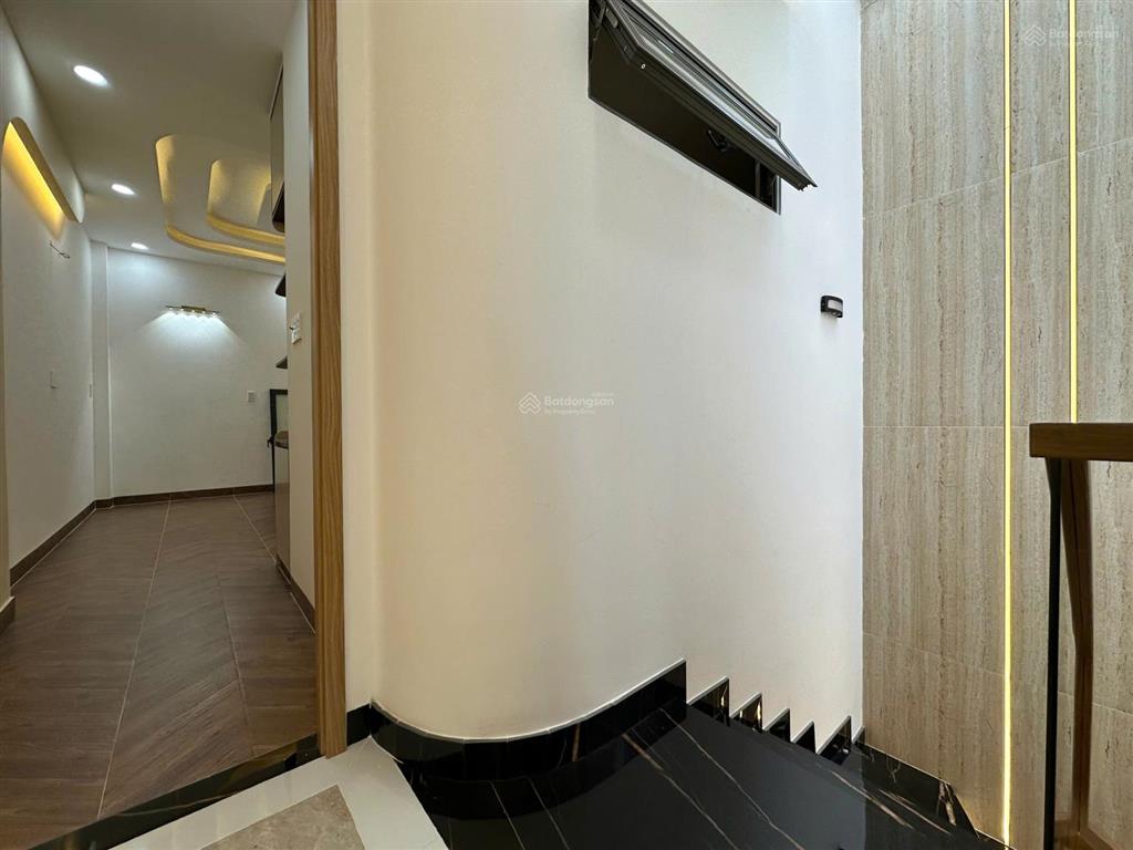 Đường khuông việt 66m2(4,3 x 16.5) gần đầm sen, thuận tiện qua q10, 3pn, 4wc, xe hơi đổ cửa full nt