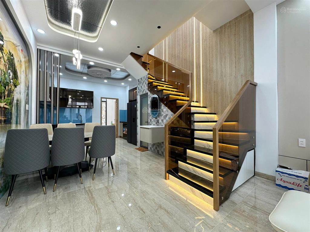 Đường khuông việt 66m2(4,3 x 16.5) gần đầm sen, thuận tiện qua q10, 3pn, 4wc, xe hơi đổ cửa full nt