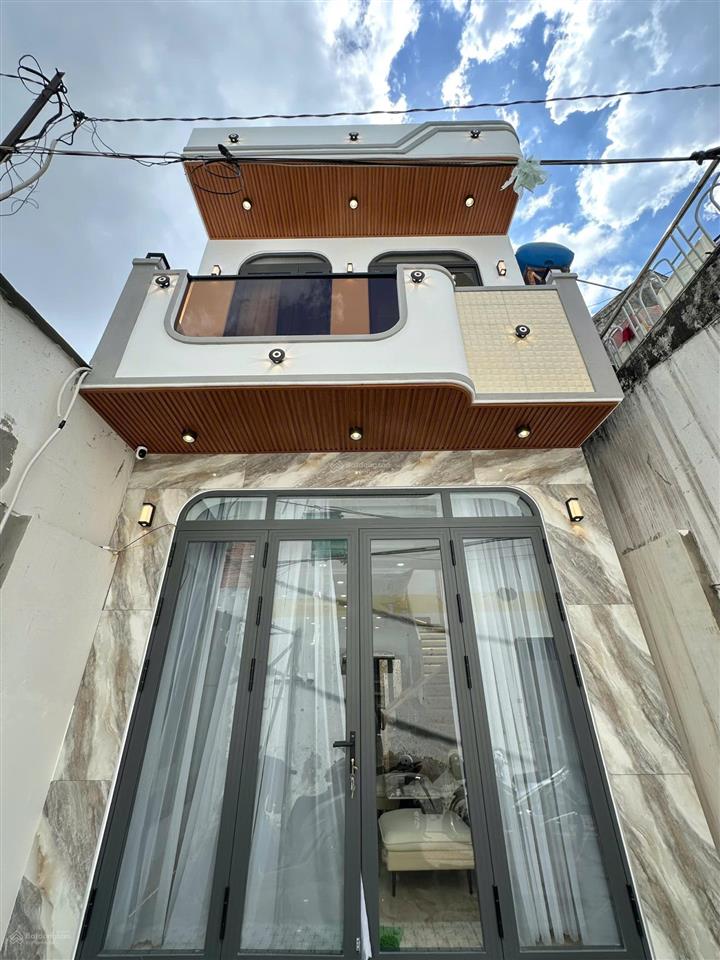 Đường khuông việt 66m2(4,3 x 16.5) gần đầm sen, thuận tiện qua q10, 3pn, 4wc, xe hơi đổ cửa full nt