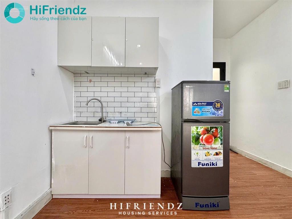 Phòng cho thuê rộng hơn 25m2  mặt tiền đường lớn  full nội thất