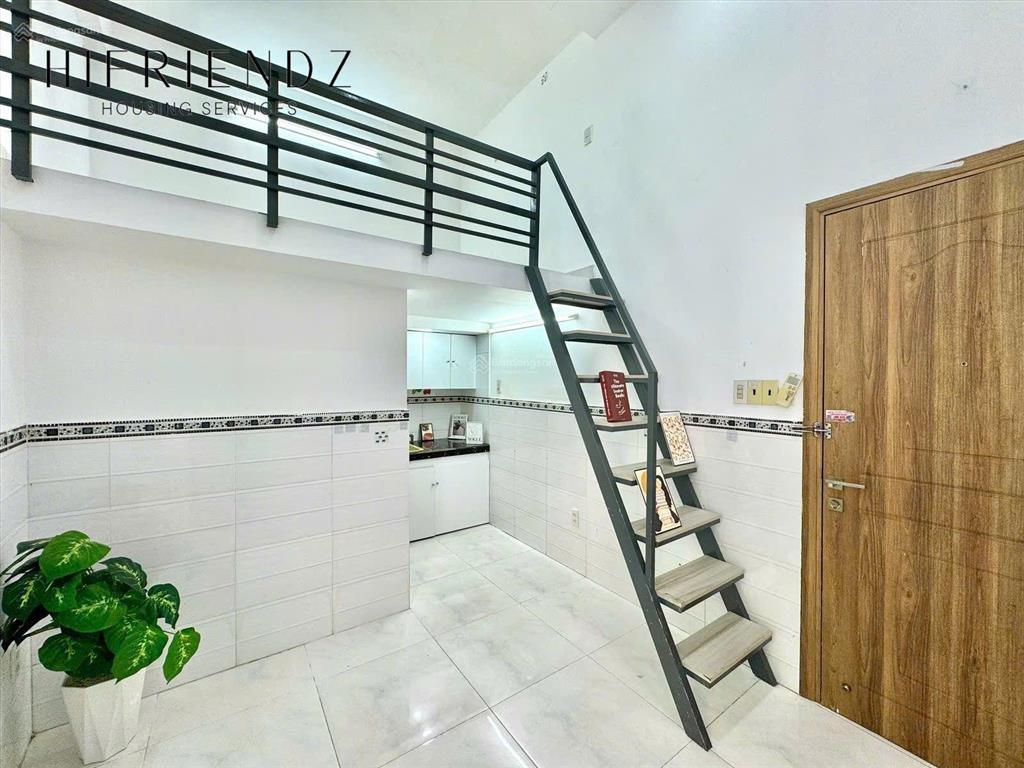 Gác cao 1m8  tòa nhà thang máy  hầm xe rộng  ở được nhiều người
