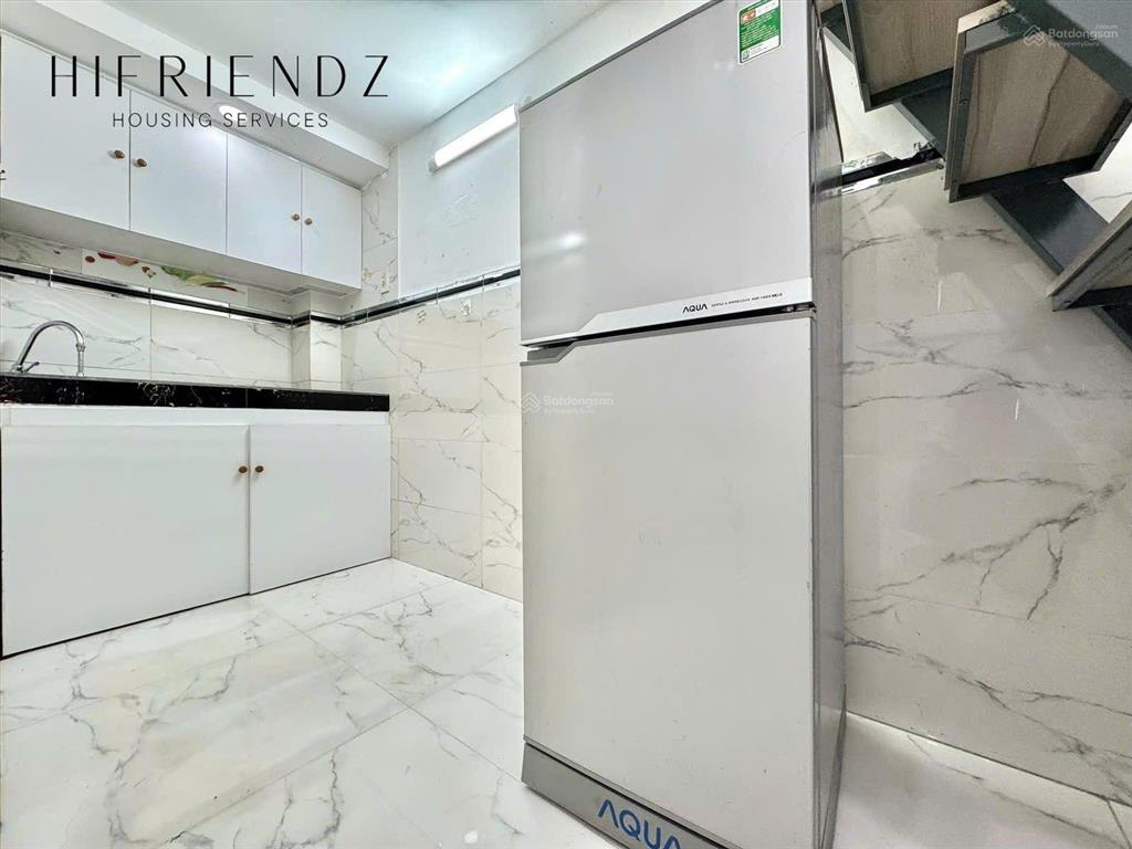 Gác cao 1m8  tòa nhà thang máy  hầm xe rộng  ở được nhiều người