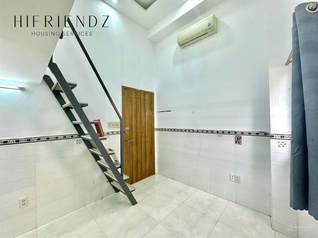 Gác cao 1m8  tòa nhà thang máy  hầm xe rộng  ở được nhiều người
