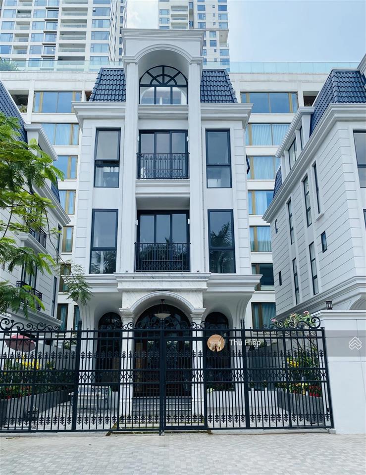 Bán biệt thự, villa đường số 10, cụm chung cư q2 thảo điền, dt đất 186m2, giá 80 tỷ, đã có sổ hồng